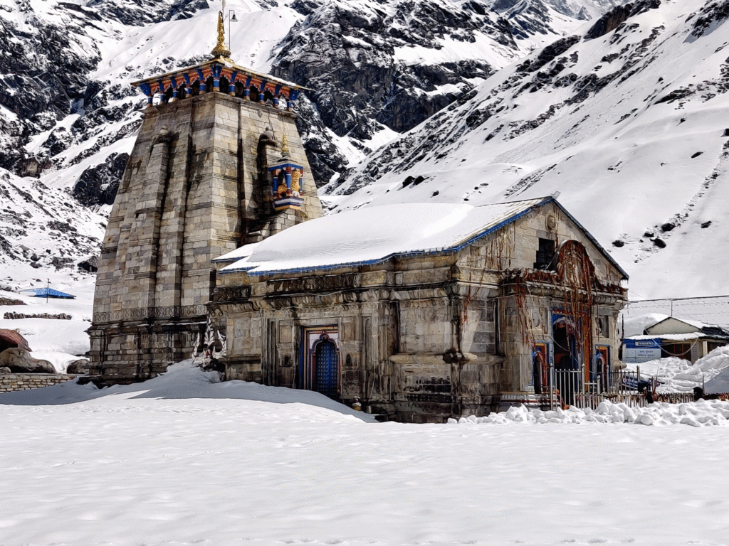 Kedarnath mandir in winters after closing